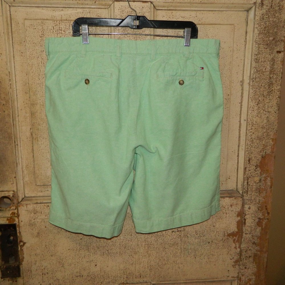 Tommy Hilfiger Green Chino Golf Shorts Flat Front Size 38 (G-19) - Picture 2 of 5